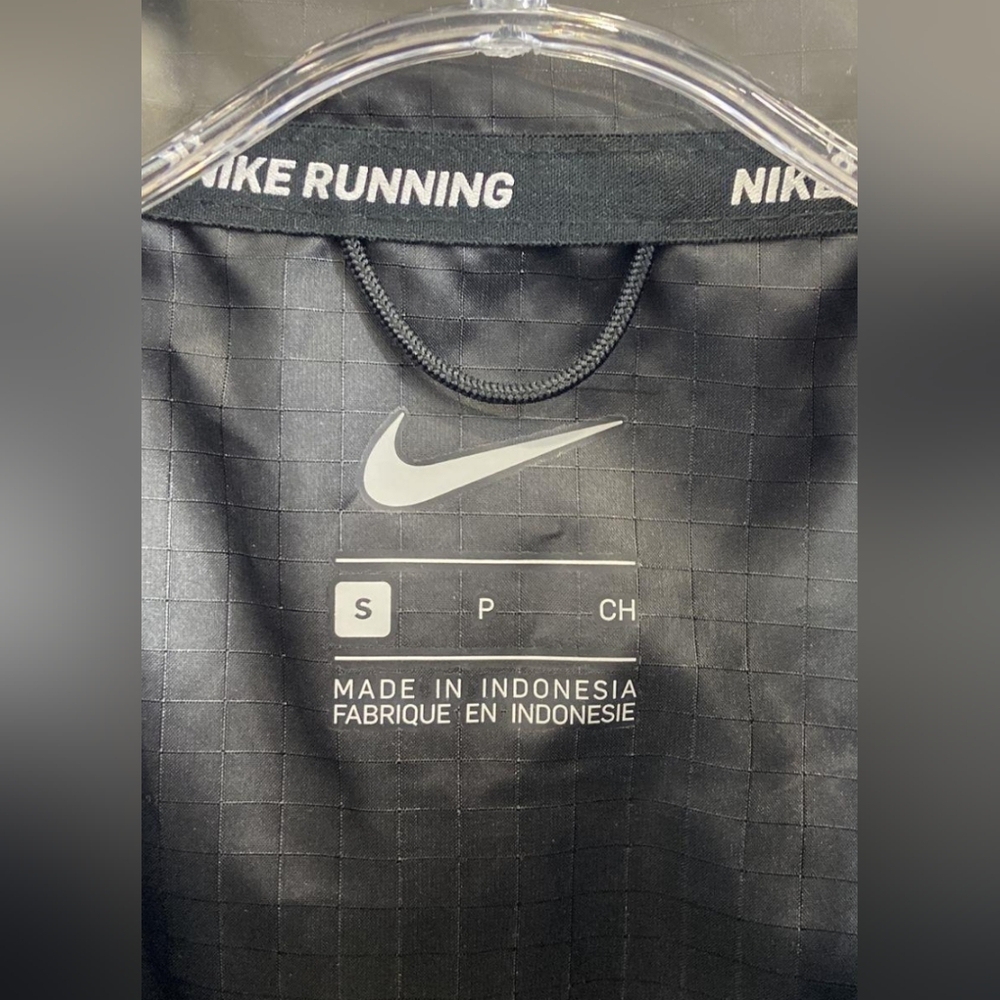 Nike Essential Reflective Running Windbreaker Jacket Size S NWT MSRP $90 - Picture 7 of 9